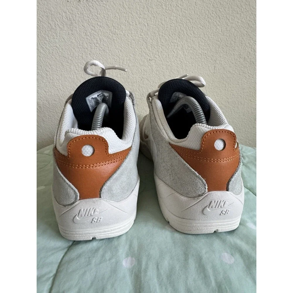 Nike SB Vertebrae sneakers in the Summit White and Monarch Mens Size 11
